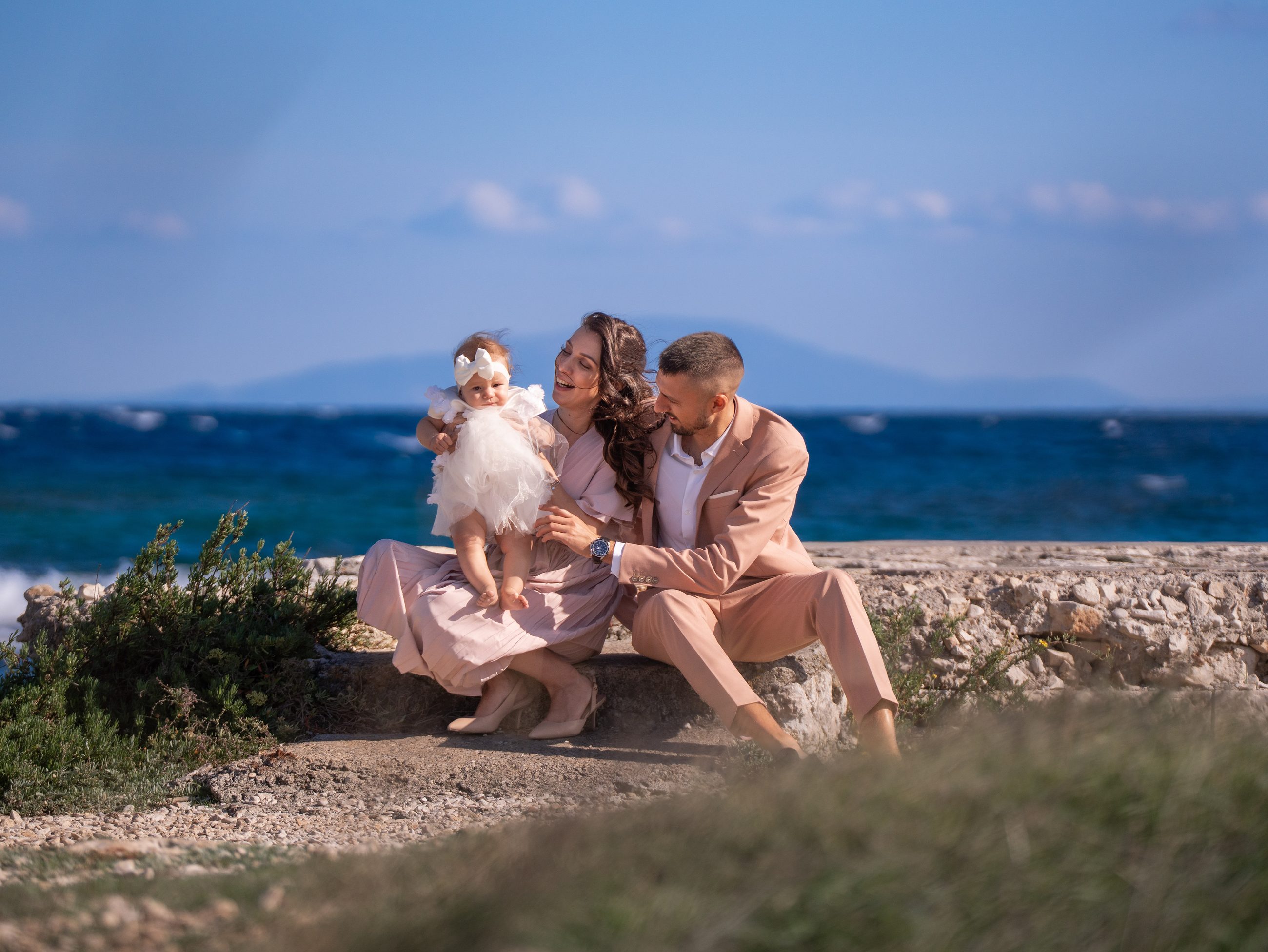 Creating memories to treasure for a lifetime. Let's capture the magic of your family's story.